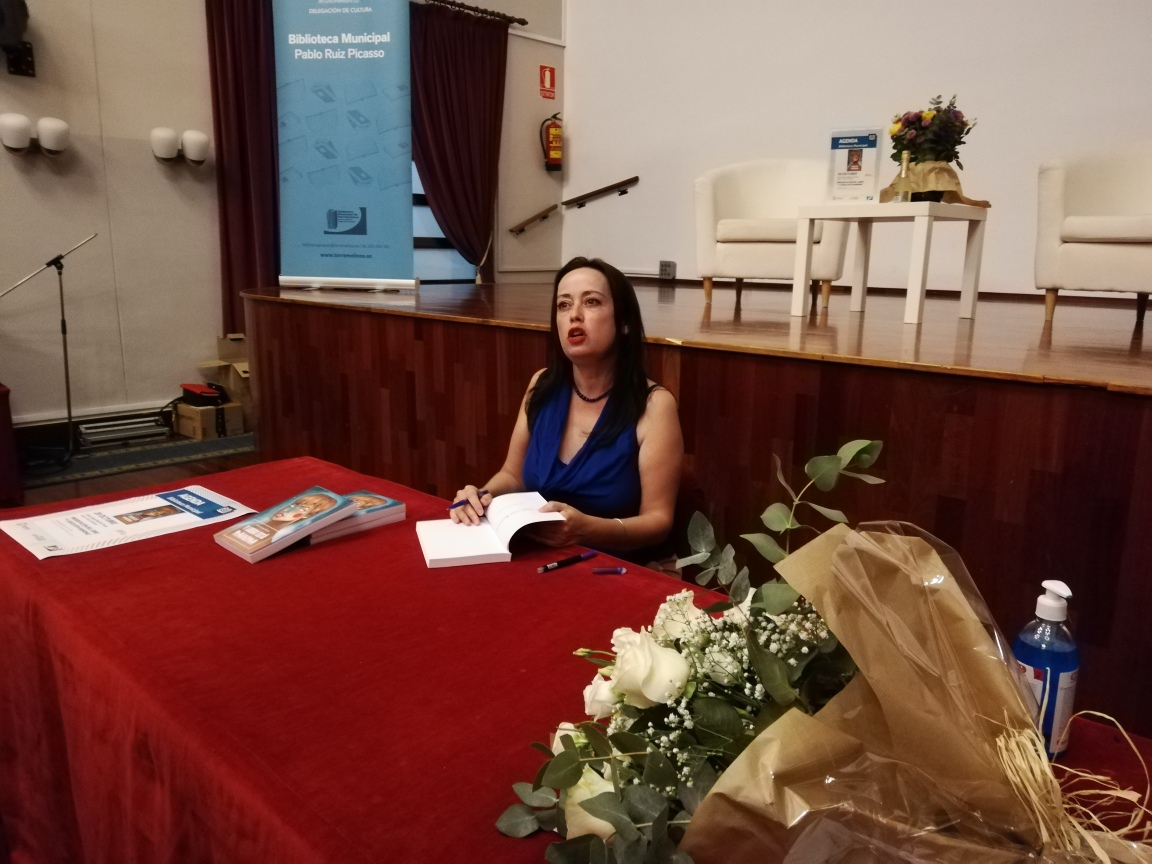 20211025133818_happened_114_20-octubre-presentacion-libro-y-luego-esta-ramona-torremolinos-cultura-1.jpg