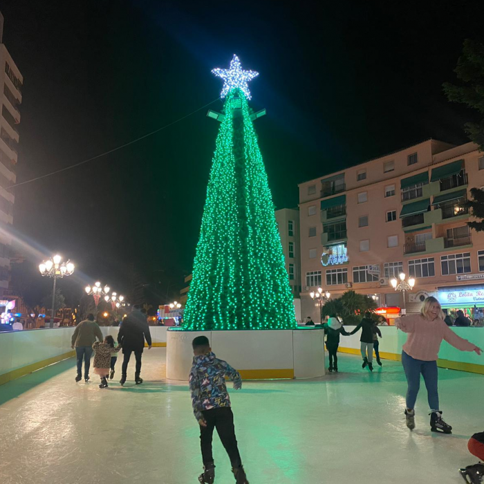 La pista de hielo en la Plaza de la Nogalera abre al público este fin de semana